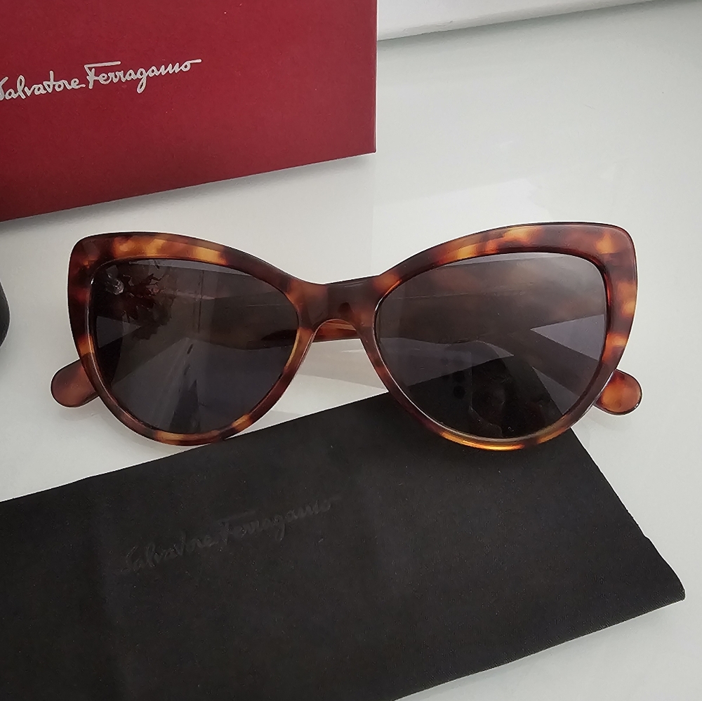Salvatore Ferragamo Cat Eye Sunglasses FULL SET - Picture 13 of 14